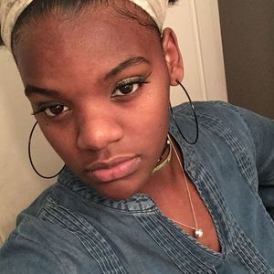 Meet your Posher, Yah